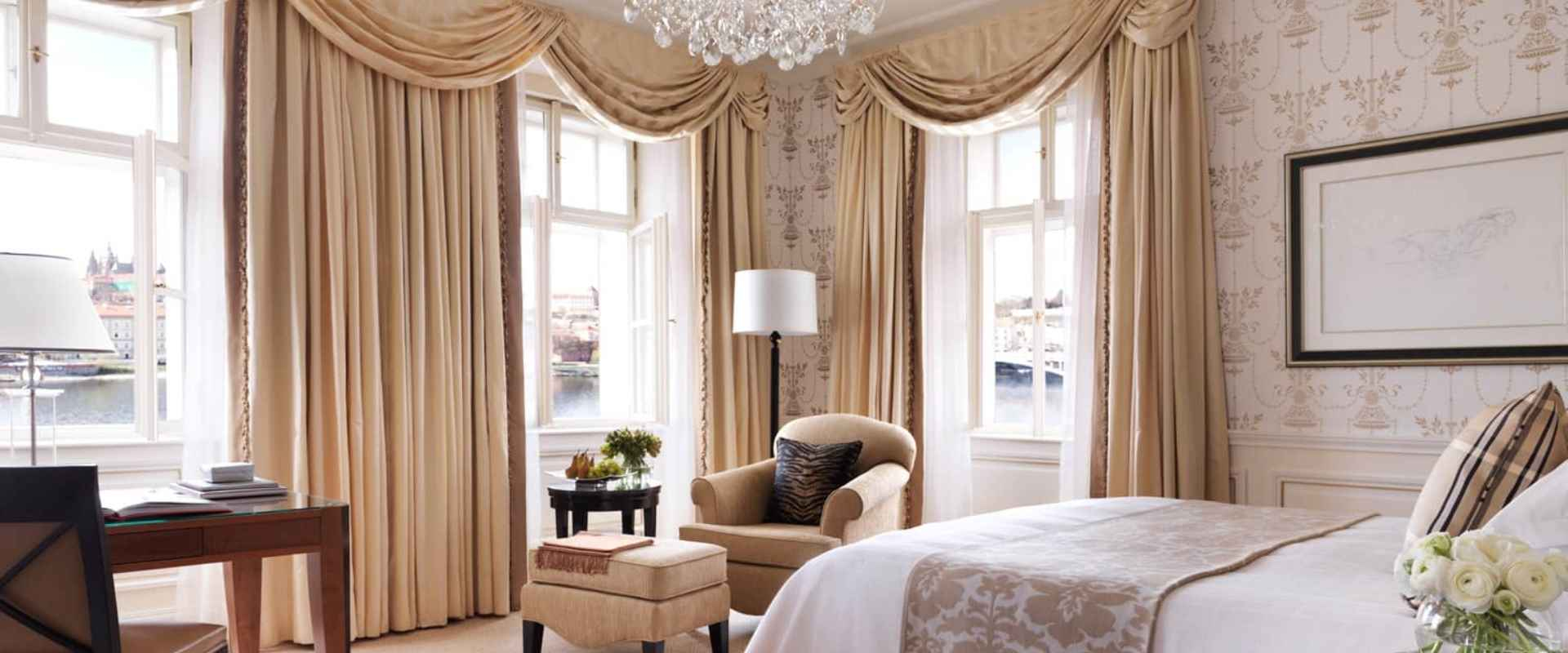 Rèm phòng ngủ cổ điển – Sang trọng và tinh tế theo thời gian